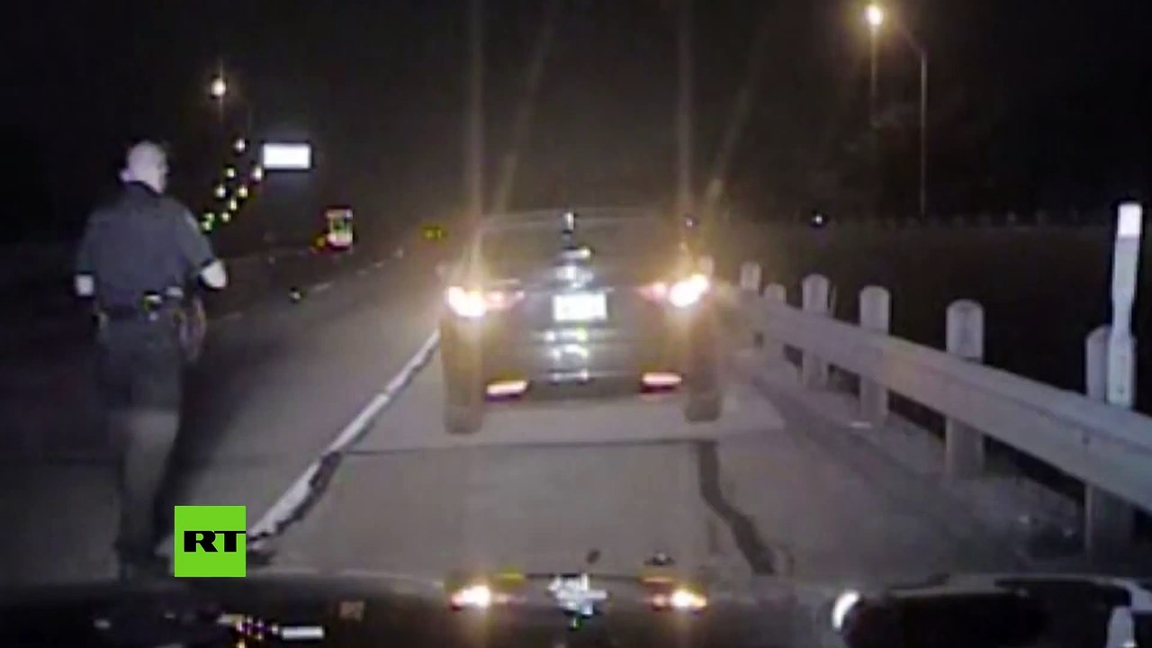 Policía sobrevive milagrosamente a un tremendo choque | ¡FUERTES IMÁGENES!