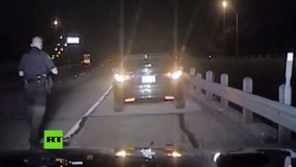 Policía sobrevive milagrosamente a un tremendo choque | ¡FUERTES IMÁGENES!