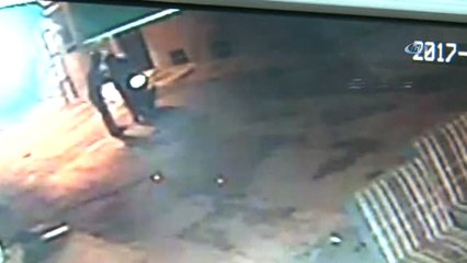 Balkonda Oturan Yaşlı Adamın Suratına Kezzap Döküm Kaçtılar