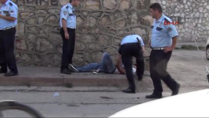 Bursa Çılgın Aşık Sevdiği Kız Arkadaşının Gözü Önünde Harakiri Yaptı