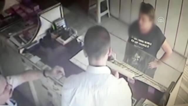 Sahte Altınla Kuyumcu Dolandıran İki Kadın Yakalandı