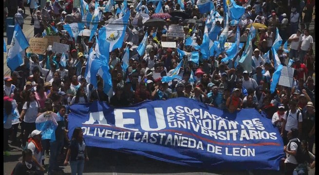 Guatemaltecos piden renuncias y reformas para extirpar la corrupción