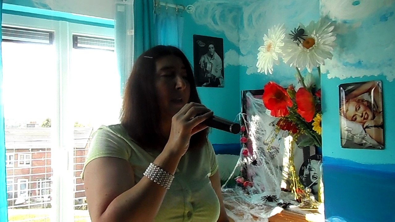 dalida parle plus bas ..