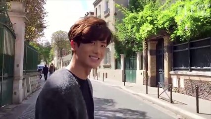 Ở bên 5 nam thần tượng này, cuộc sống dù đen tối cũng bừng sáng trở lại