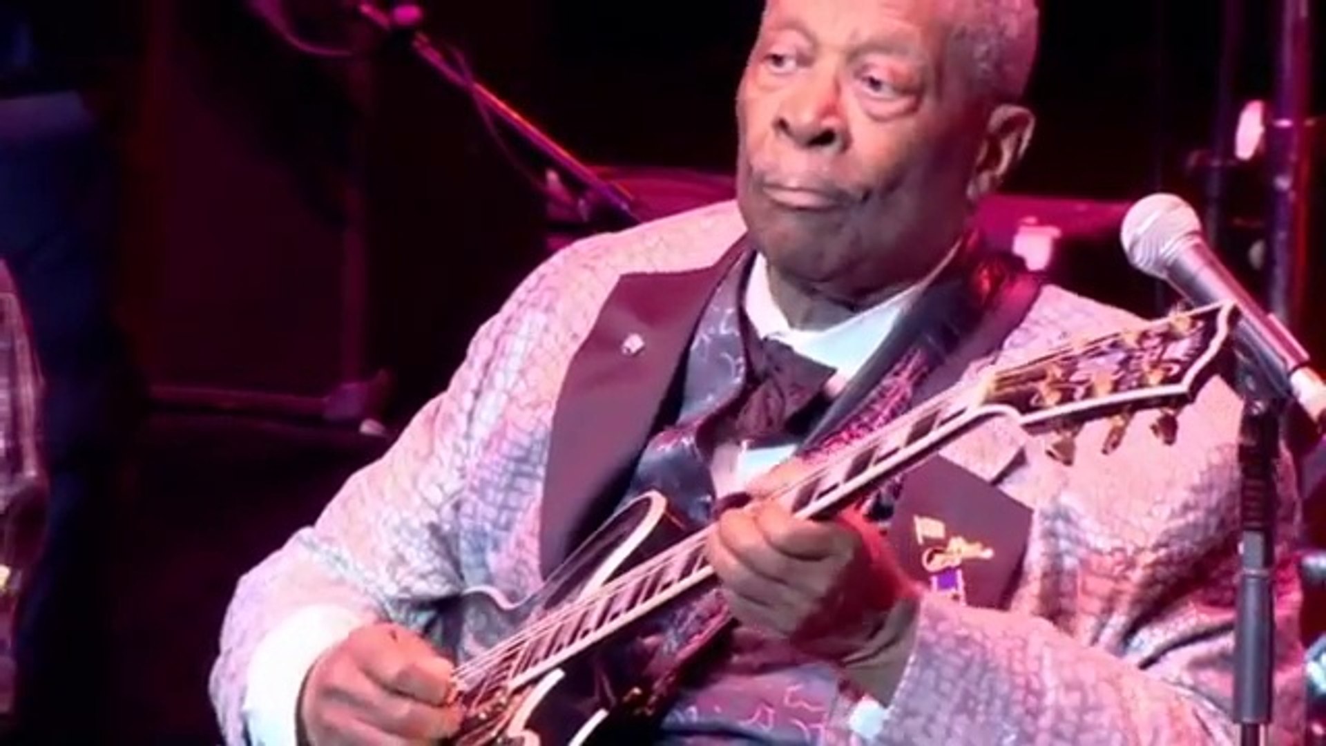 Live at the Royal Albert Hall (2011) - Clip: B.B. King Jams with