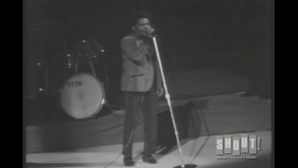 Descargar video: Live At Boston Garden: April 5, 1968  - Clip: James Brown performs 