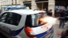 Voiture de police brûlée - La réaction incroyable du "policier Kung-Fu" avait fait le tour du web!