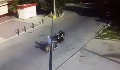 Motosikletler kafa kafaya çarpıştı