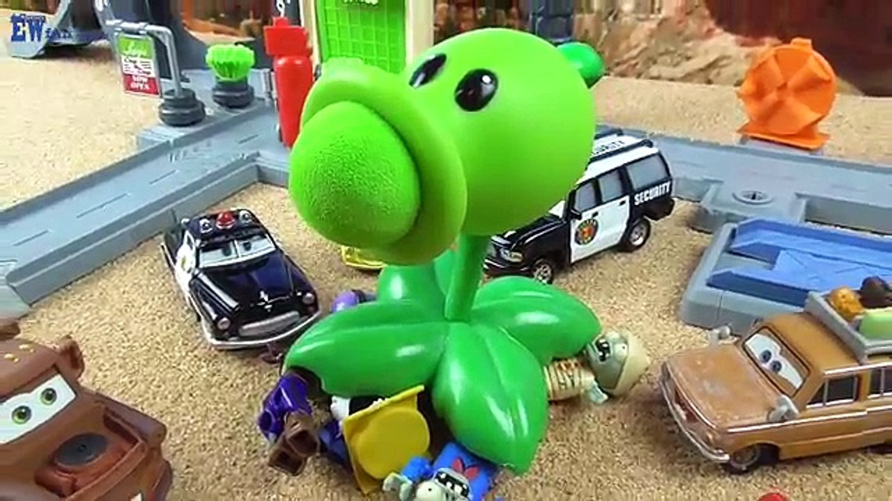 Zombies invade Radiator Spring Plants vs Zombies PeaShooter Review Disney Pixar Cars Story Set