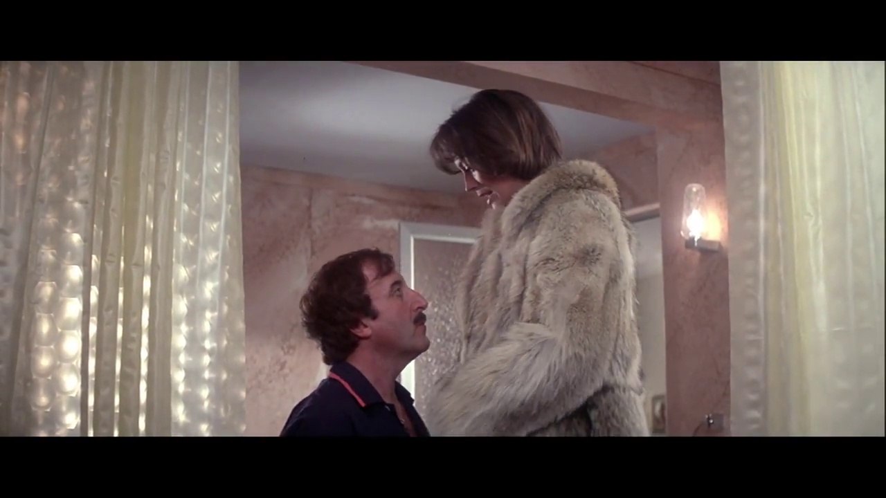 The Pink Panther Collection: The Pink Panther Strikes Again (1976) - Bonus Clip: The Fur Coat Scene