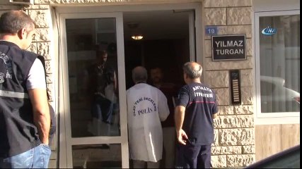 Komşular Camdaki Sineklerden Şüphelendi, Korkunç Gerçek Ortaya Çıktı