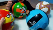 Renkli Voleybol, Futbol topları ile golf oynuyoruz, renkleri öğreniyoruz, oyuncak ve çocuk videosu