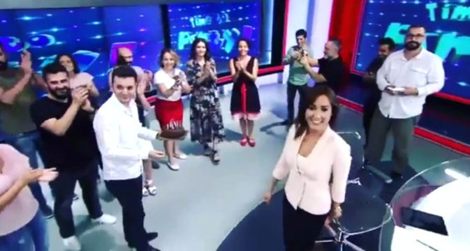 Nazlı Çelik, Canlı Yayında Doğum Günü Sürprizi Yapılınca Neye Uğradığını ŞAşırdı