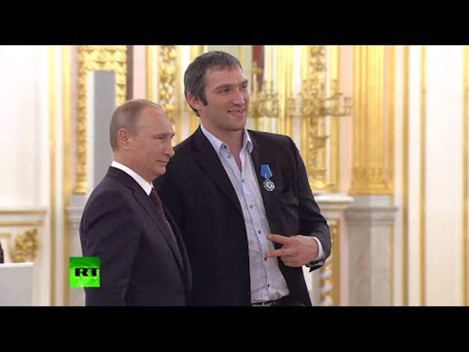 Video: Putin honors Russian ice hockey team after win at world champs