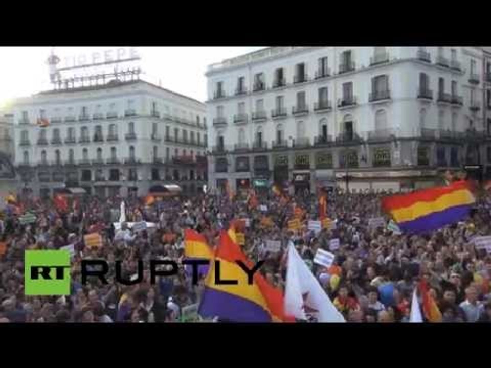 'Monarchy? No, Thanks': Thousands demand referendum after Spanish King's abdication