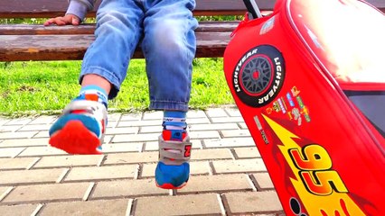 Learn colors with Baby and balls Wheels on the Bus School Songs Nursery Rhymes for Children