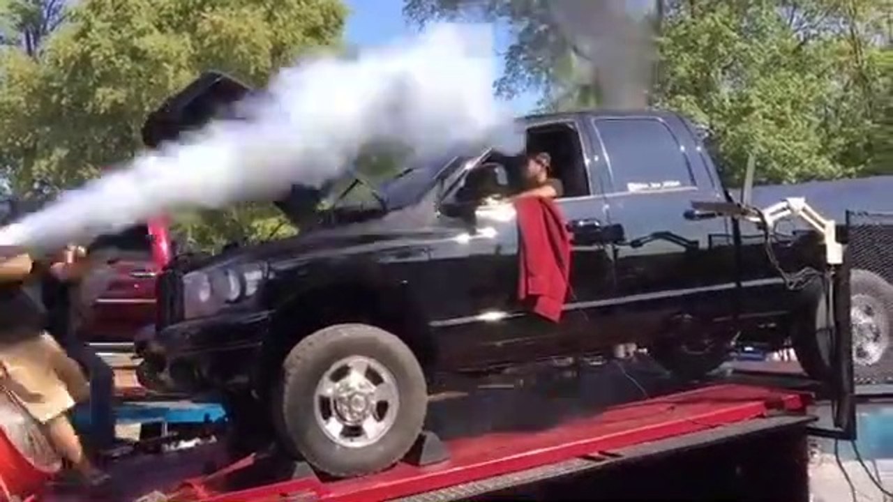 Ce garagiste s'envole avec une bonbonne de Gaz...