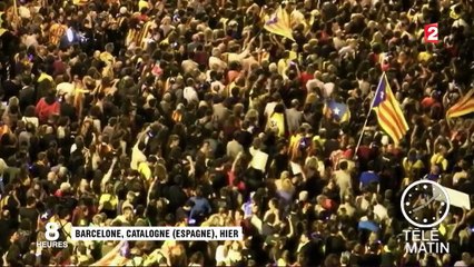 Référendum en Catalogne : 14 arrestations font descendre 10 000 Barcelonais dans la rue