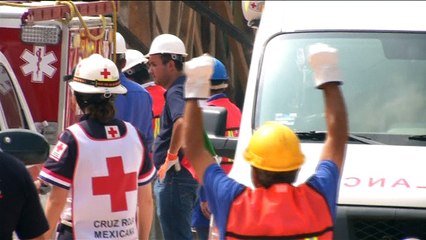 Equipes correm contra o tempo para resgatar menina presa sob escombros de escola no México