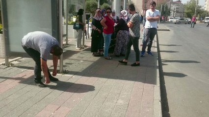 Uyuşturucu Madde Kullanan Vatandaş, Sokak Ortasında Kendinden Geçti