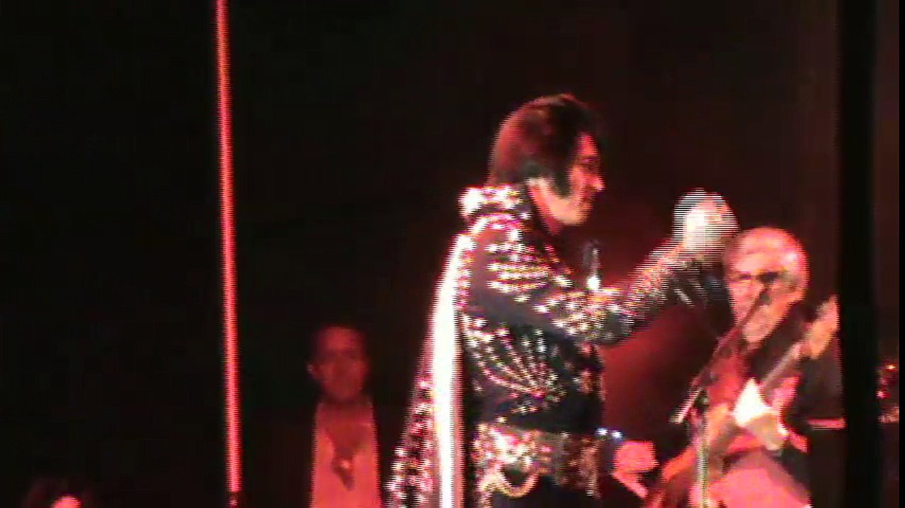 Bill Cherry sings 'Johnny B Goode' Lake George 2017