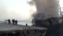 Kartal'da Hurdaya Ayrılmış Gemi Yangını 2