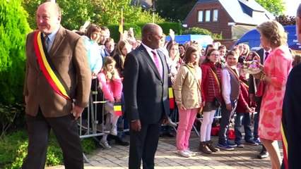 Visite royale à Sombreffe: Philippe et Mathilde découvrent le BébéBus