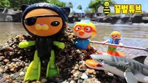 상어 구조대 옥토넛 장난감 콰지의 수영장 물놀이 놀이터 미끄럼틀과 보트타기 Toy Shark in Swimming pool Octonauts Toys Robot Play