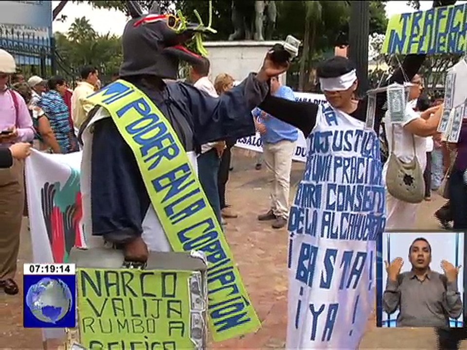 Organizaciones realizan planton en calles de Guayaquil en respaldo a consulta popular