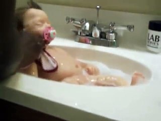 My silicone baby - Nadia's first bath-E-kBX6RgLiI
