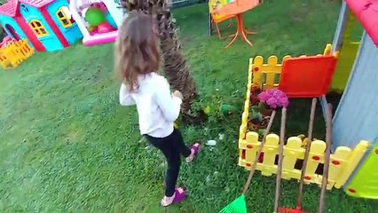 Elif yumurtalar buluyor meğer yumurtalar dinazorunmuş dinazor çok kızıyor