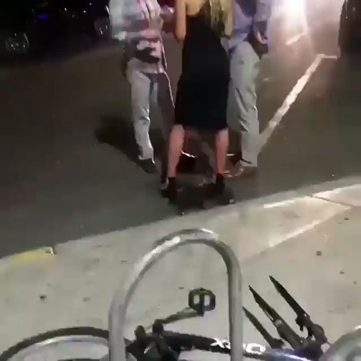 Quand y a la queue aux toilettes des filles