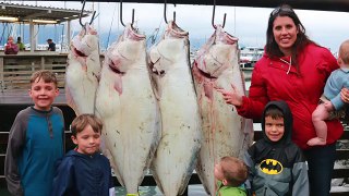 Un et un à un un à captures la famille pêche amusement amusement flétan dans requin vacances Alaska alltoycollector wyatt