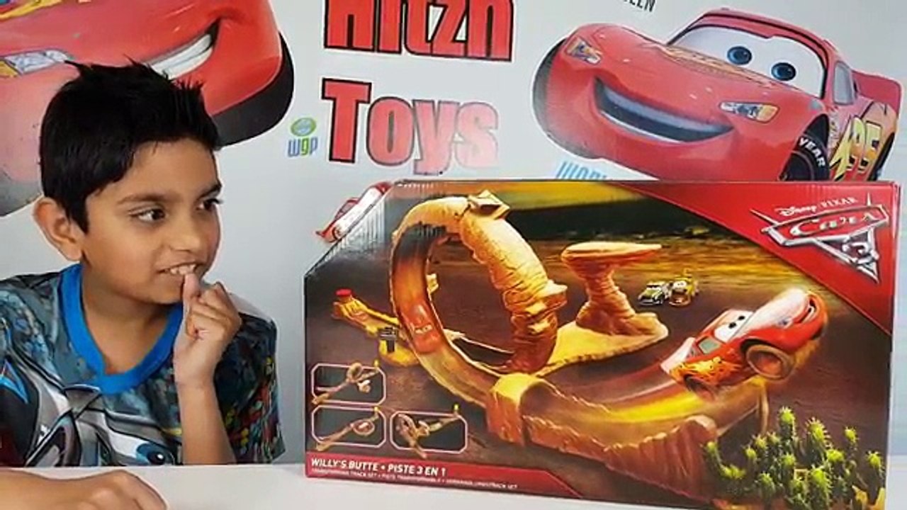 Disney Cars 3 Toys Willys Butte Transforming Track set Lightning Mcqueen