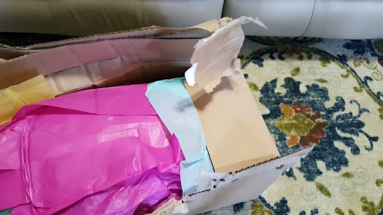 BOX OPENING OF SURPRISE BABY! DAMAGED BOX! FULL BODY SILICONE BABY GIRL! AMAZING GIFT OPENING!