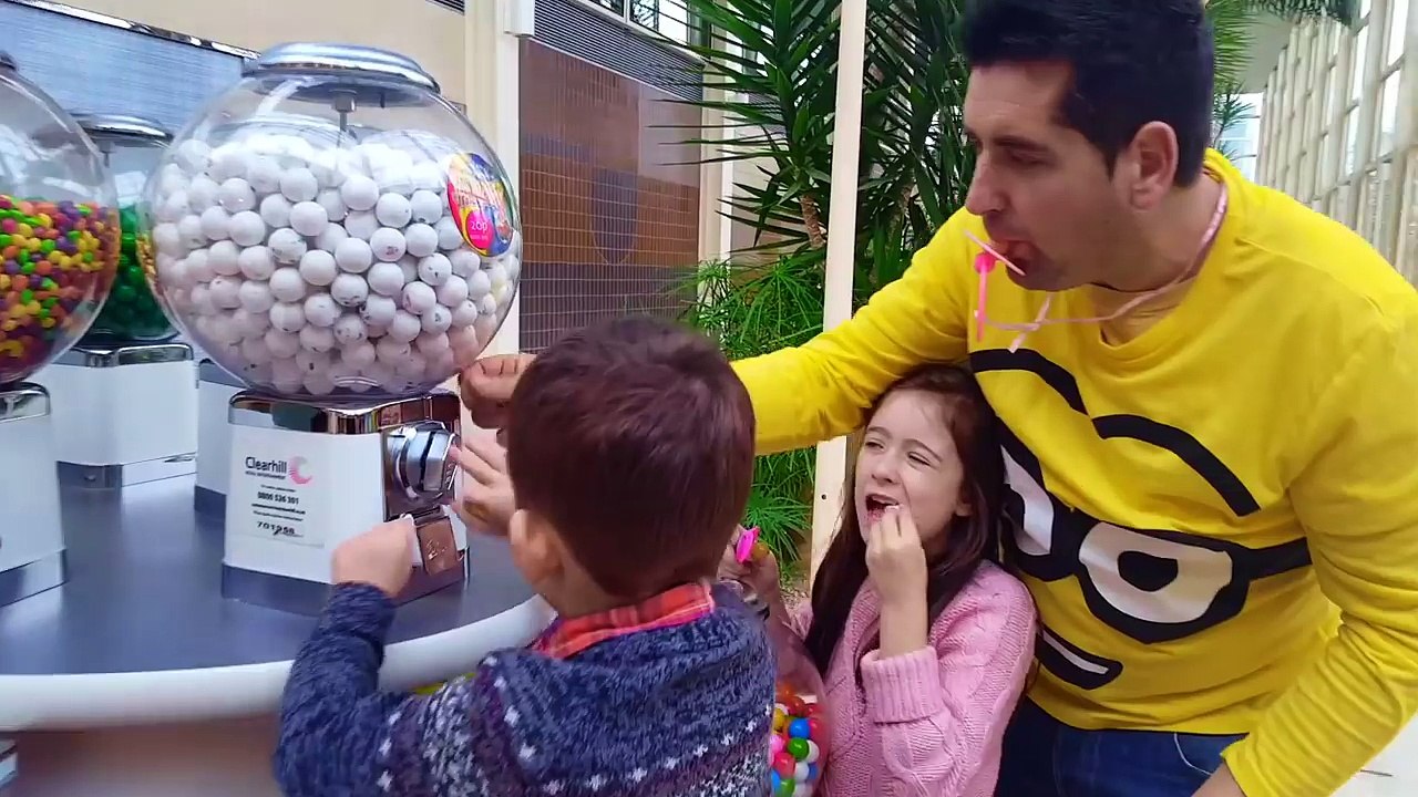 Cry Baby Daddy Dubble Bubble Gumballs Machine Compilation