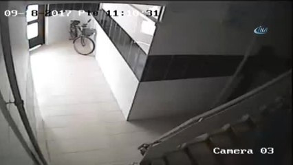 Çilingir Çağırıp, Hamal Tutarak Depoyu Soydukları O Anlar Kamerada