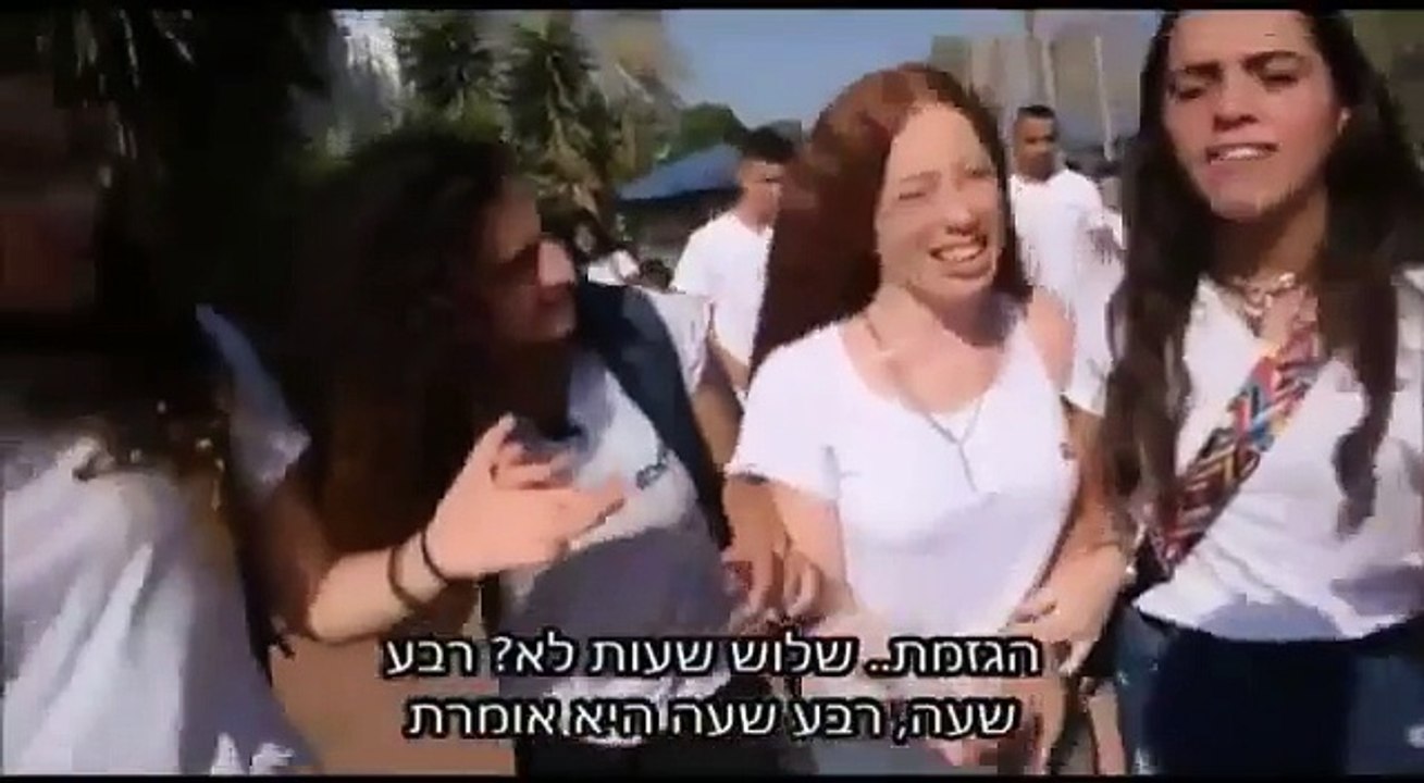 סיקור מצחיק של תלמידת בית ספר לפתיחת שנת הלימודים החדשה