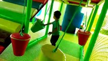 Estupendo interior patio de recreo divertido para Niños con bola pozo bolas gracioso diapositivas vivero rimas