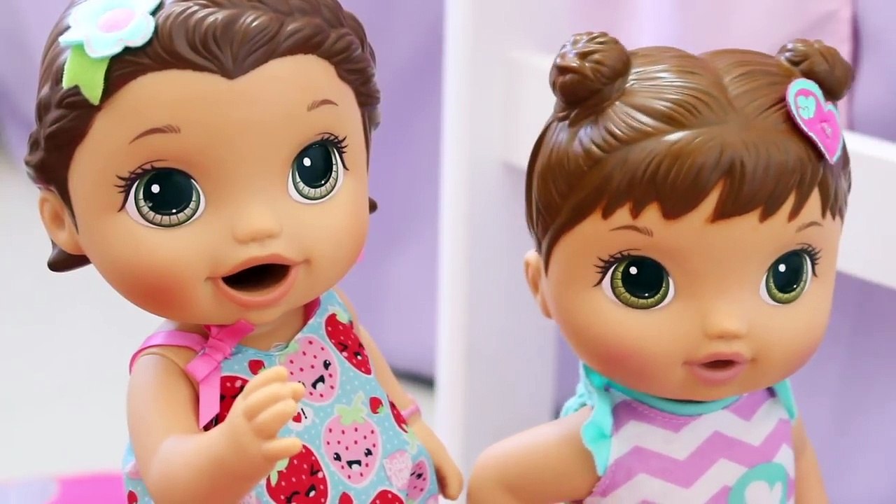 BABY ALIVE TOMANDO INJEÇÃO no Hospital com Doutora Brinquedos KidsToys