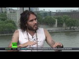Keiser Report: Russell Brand talks revolution with Max & Stacy (E620)
