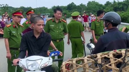 9X cụt chân cùng đồng bọn cầm kiếm chặn xe cướp tài sản