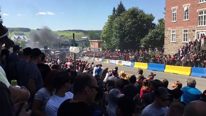 France: Un camion prend feu durant une course en ligne droite