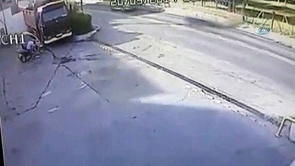 İstanbul'da Akıllara Durgunluk Veren Kaza Kamerada