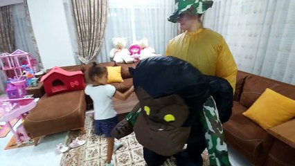LERAYA SÜRPRİZ MAYMUN SIRTINDA AVCI KOSTÜMÜ