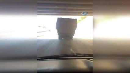 Saman Yüklü Kamyon Trafikte Zor Anlar Yaşattı