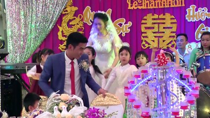 Cô giáo múa cùng học sinh trong đám cưới