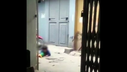 bà mẹ đánh con giữa siêu thị vẫn thường xuyên đánh con