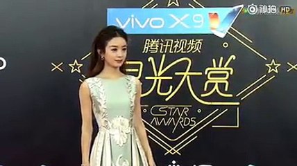 Triệu Lệ Dĩnh tại thảm đỏ Star Awards 2016