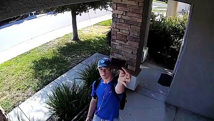 Ce jeune trouve un portefeuille avec 1500$... et va le ramener à sa propriétaire !